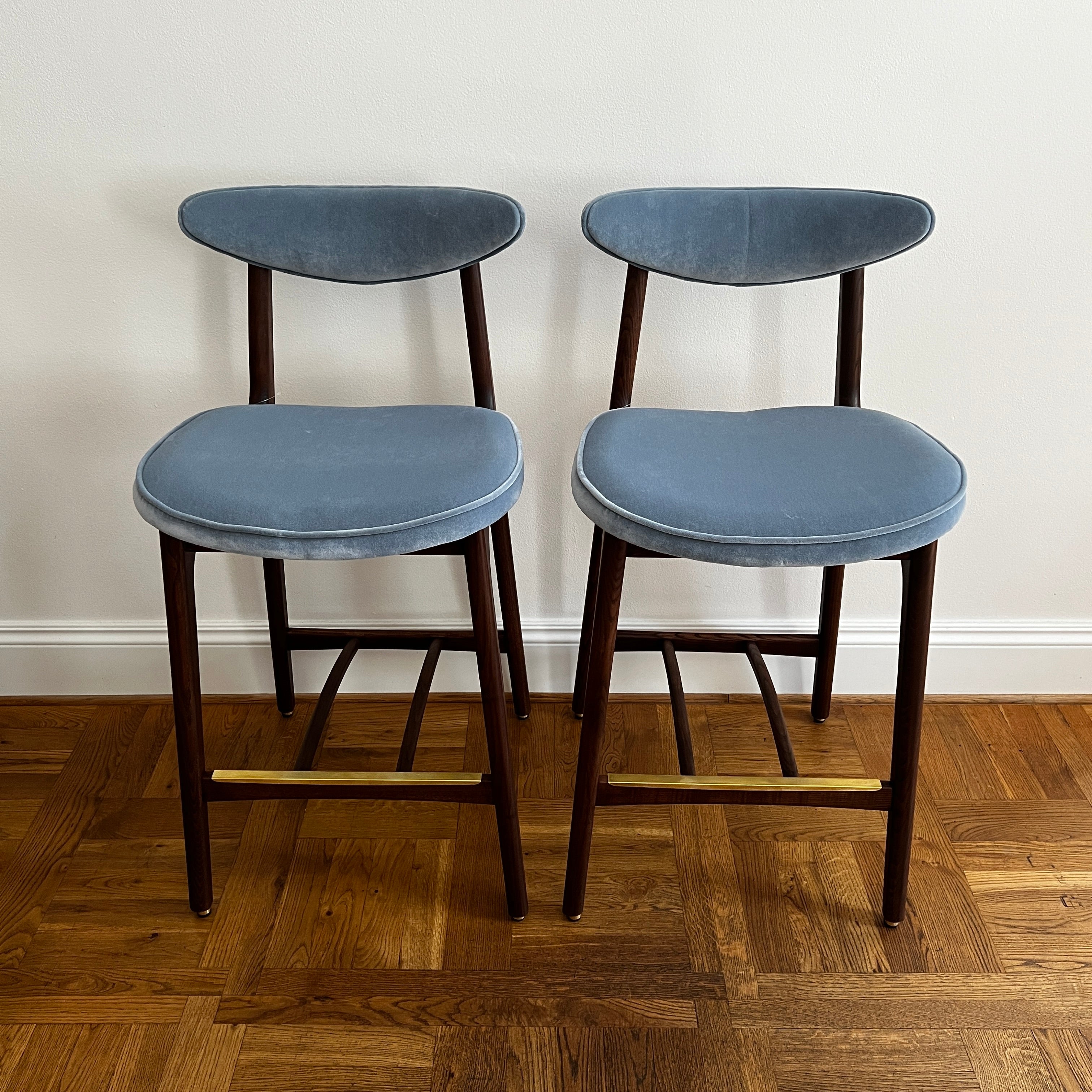 200-190BarStoolS_65VelvetSkyBlue05_1.jpg