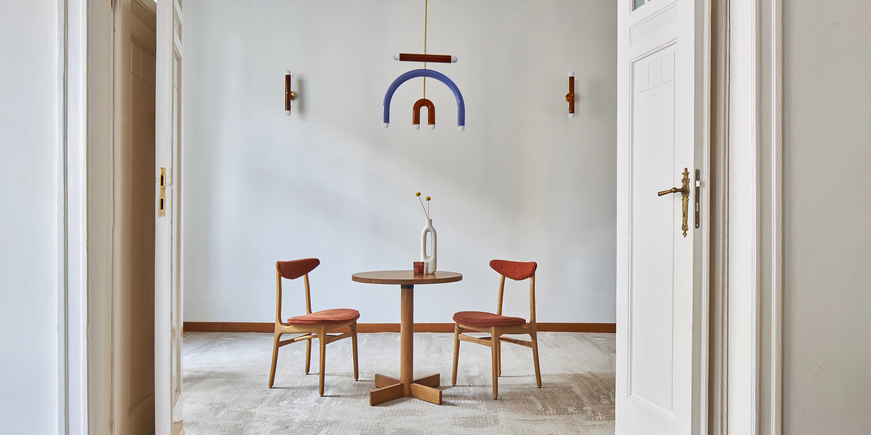 366_Concept_Bistro_Table_H75_200-190_Chairs_Boucle_Sierra_W02_mood.webp