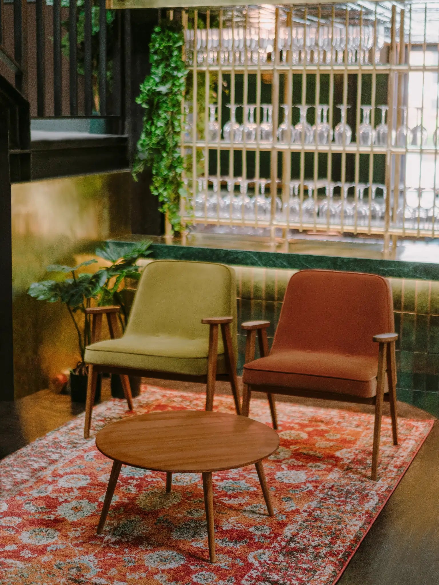 Fauteuil 366 en tissu Marble Bottle Green