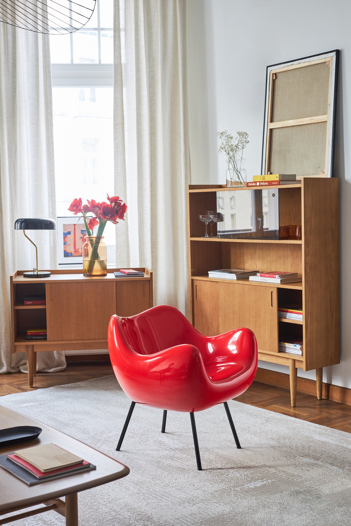 RM58 CLASSIC ARMCHAIR – Red in Glossy Finish