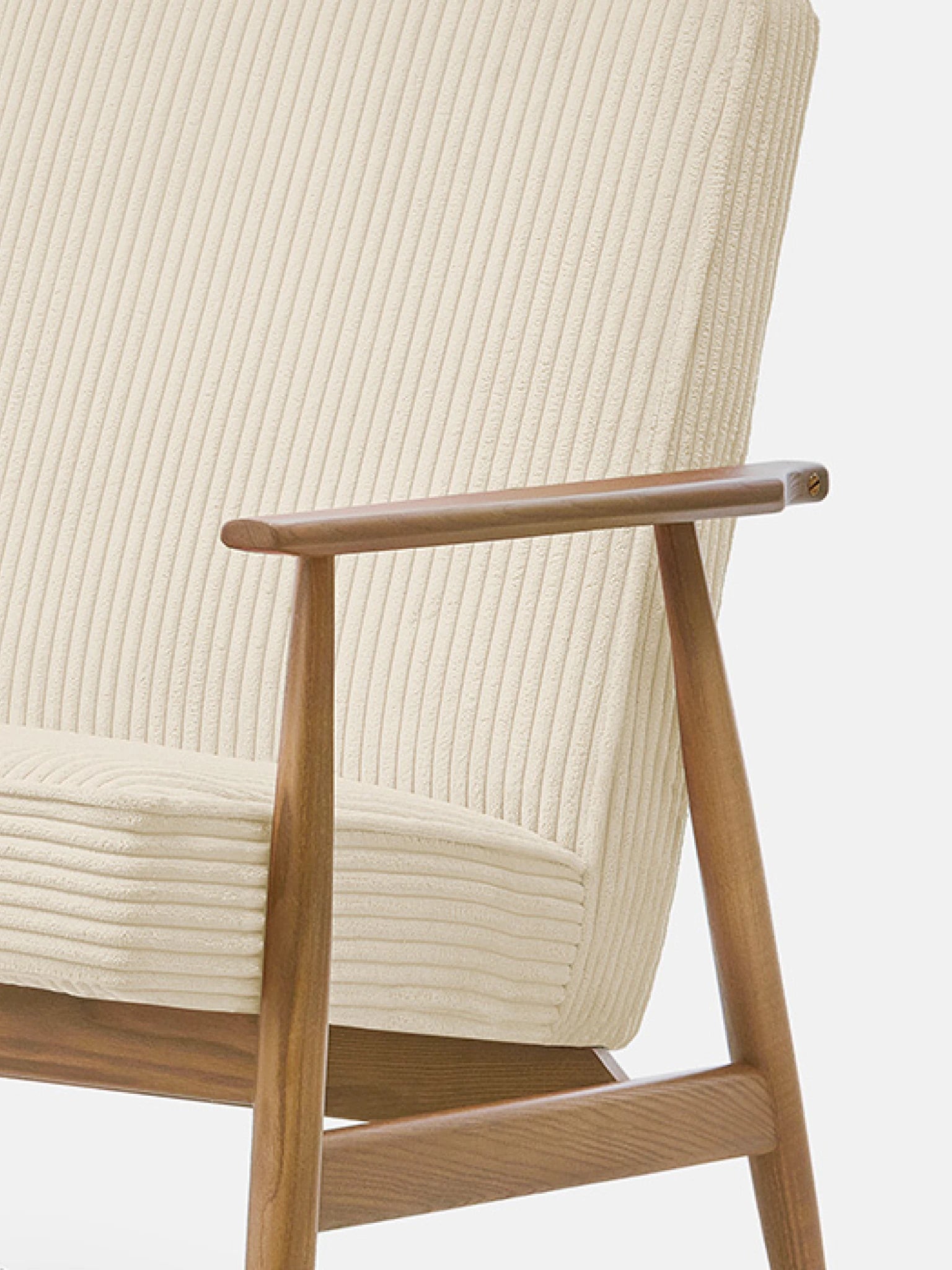 Fox Lounge Chair in Cord Creme