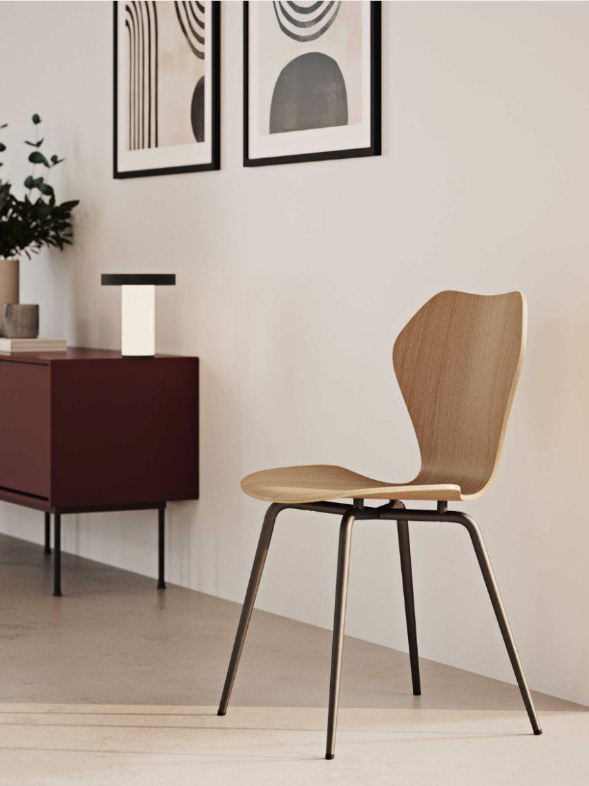 KA237 Chair Classic in Black Oak Finish