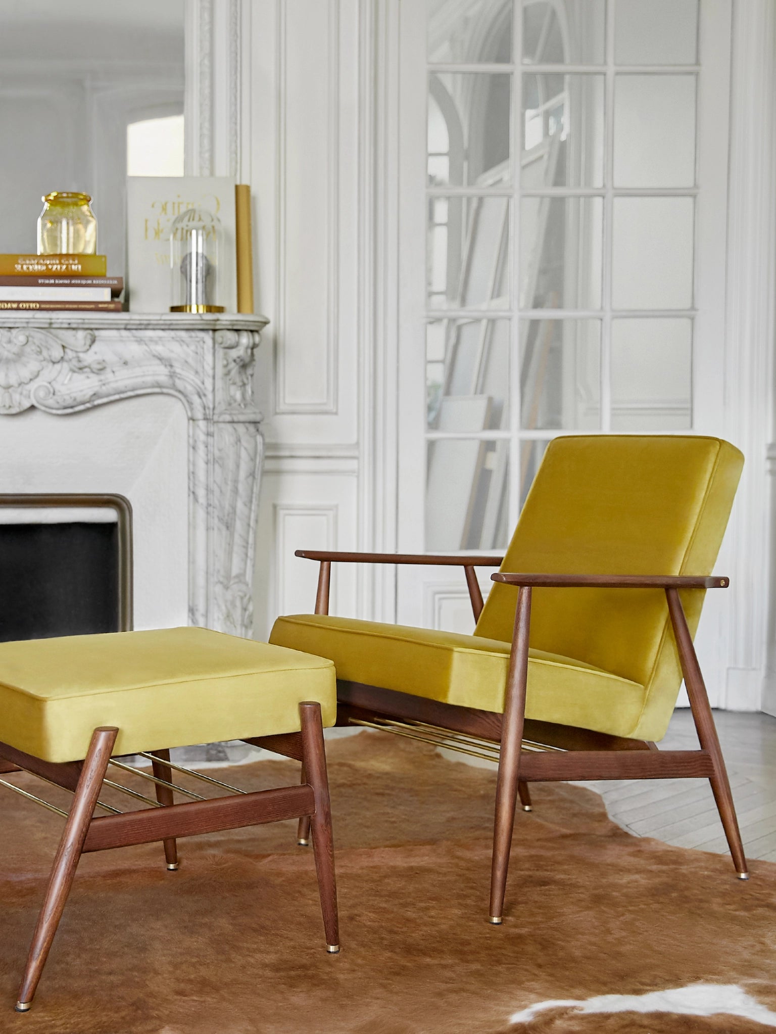 Fox Lounge Chair in Shine Velvet Mustard