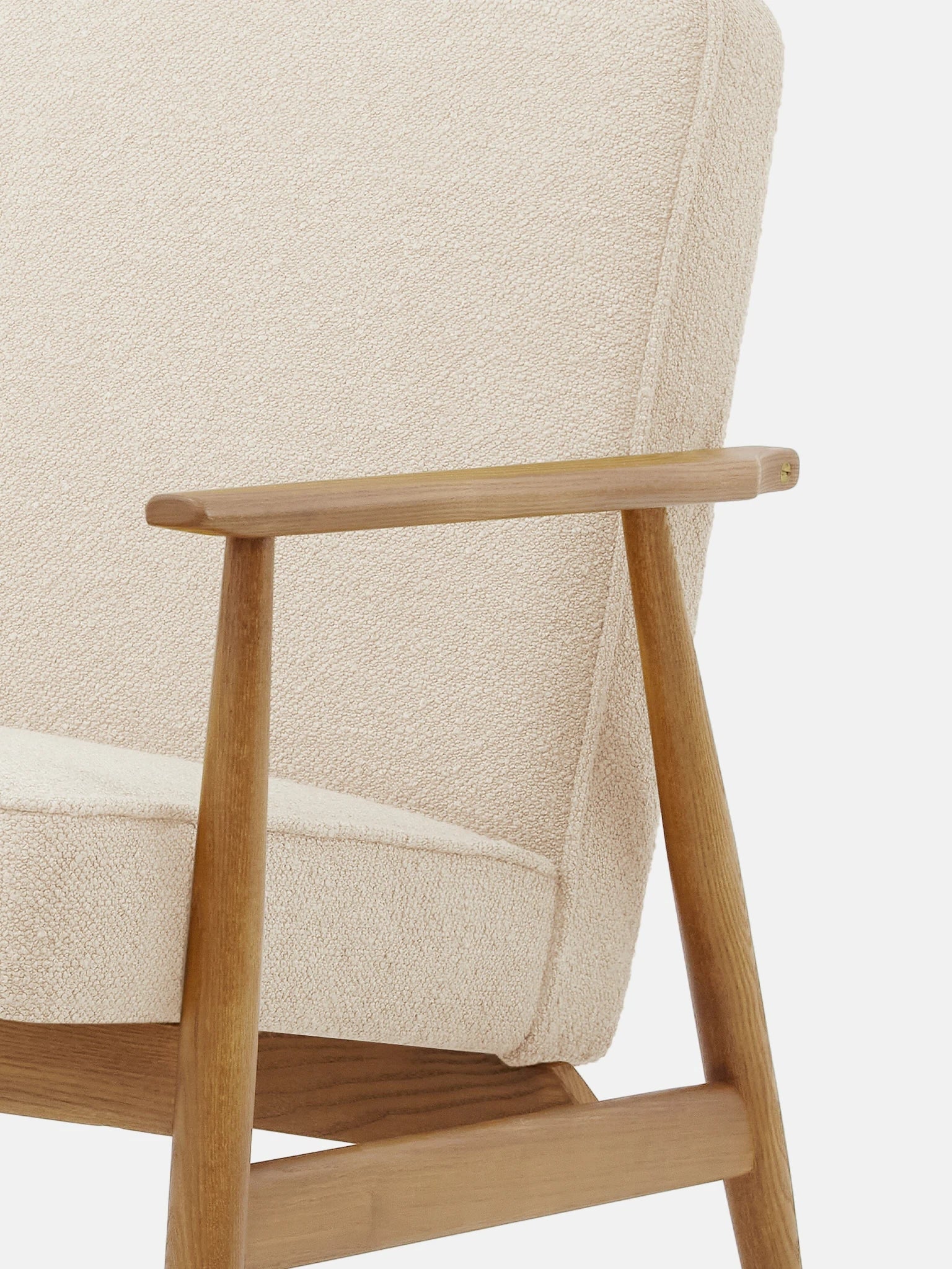 FOX LOUNGE CHAIR – Beige in Boucle Creme Fabric